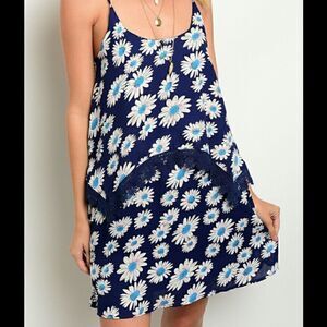 Daisy Flounce Dress NWT. Medium